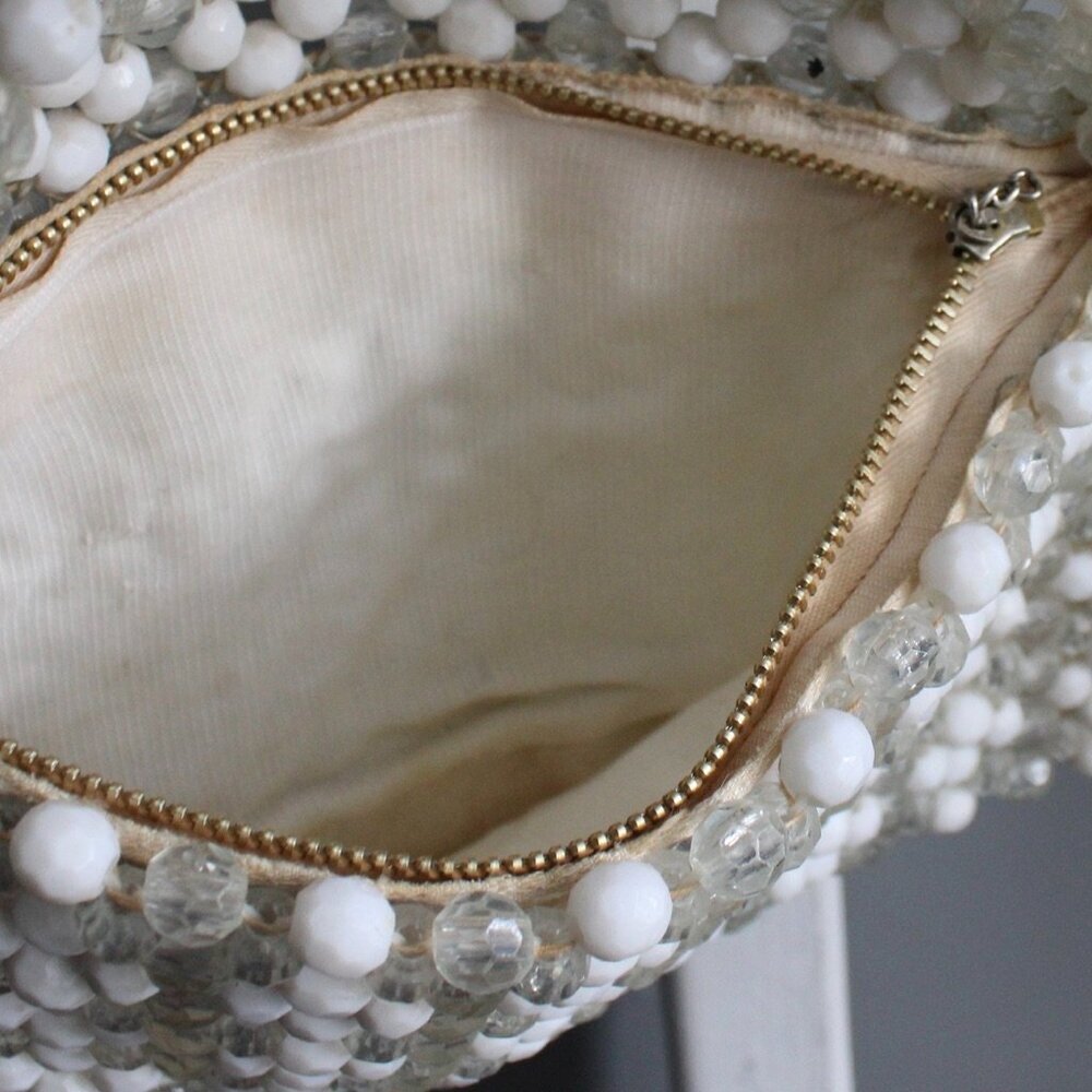 Vintage 1960s Clear & White Plastic Beaded Evening Party Handbag Purse - Picture 3 of 5